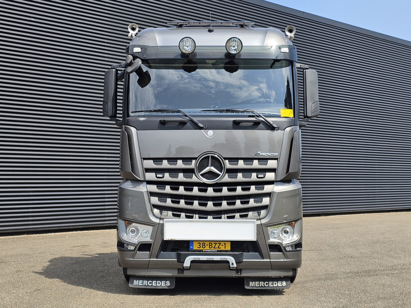 Vetopöytäauto Mercedes-Benz Arocs 2658 6x4 / HMF 40 t/m - 21.3 mtr / WINCH: kuva Vetopöytäauto Mercedes-Benz Arocs 2658 6x4 / HMF 40 t/m - 21.3 mtr / WINCH