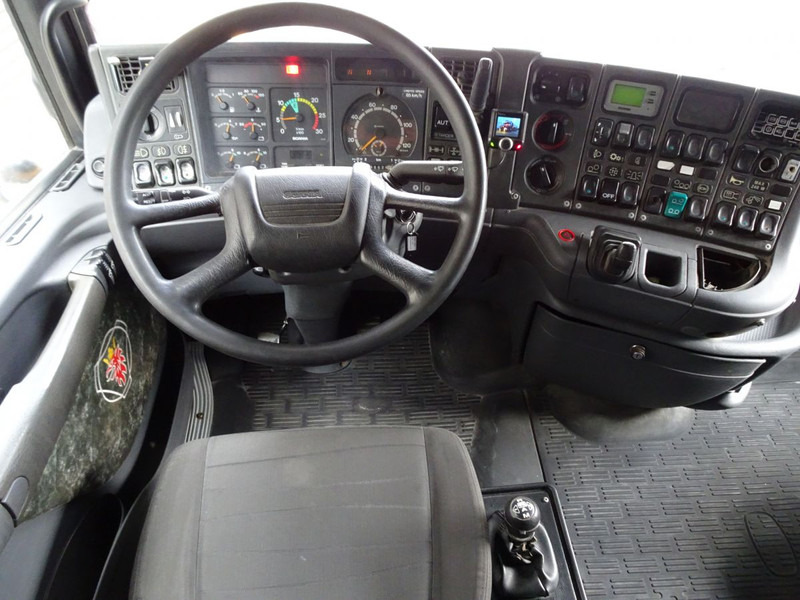 Interior photo 1: Leasing Scania T164 V8 8x4 TORPEDO / HYDRAULIC / ORIGINAL TORPEDO Scania T164 V8 8x4 TORPEDO / HYDRAULIC / ORIGINAL TORPEDO