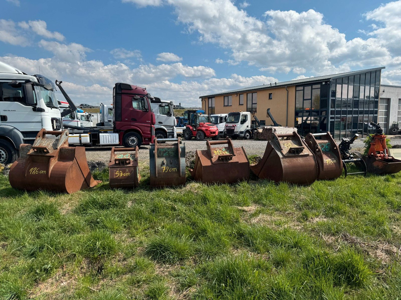 Baggerschaufeln & Greiffer LKW ab 1000 € netto - Pyöräalustainen kaivinkone: kuva Baggerschaufeln & Greiffer LKW ab 1000 € netto - Pyöräalustainen kaivinkone Baggerschaufeln & Greiffer LKW ab 1000 € netto - Pyöräalustainen kaivinkone: kuva Baggerschaufeln & Greiffer LKW ab 1000 € netto - Pyöräalustainen kaivinkone