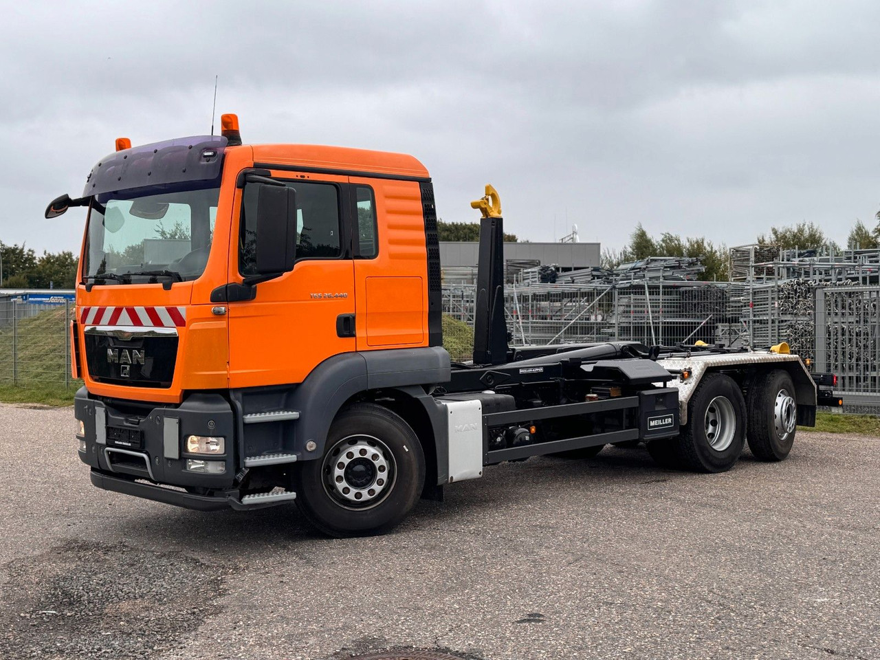 MAN 26.40 6X2 Meiller RK 20.70 mit Funk - Koukkulava kuorma-auto: kuva MAN 26.40 6X2 Meiller RK 20.70 mit Funk - Koukkulava kuorma-auto MAN 26.40 6X2 Meiller RK 20.70 mit Funk - Koukkulava kuorma-auto: kuva MAN 26.40 6X2 Meiller RK 20.70 mit Funk - Koukkulava kuorma-auto
