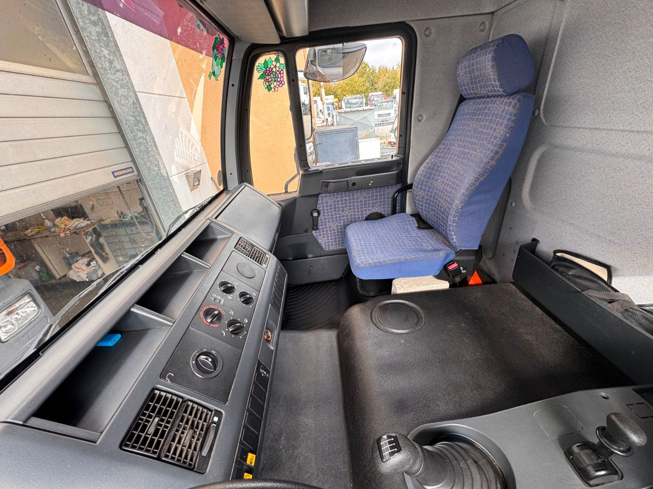 MAN 8.140 4X2 Pritsche Plane Original Km - Pressukapelli tavara-auto: kuva MAN 8.140 4X2 Pritsche Plane Original Km - Pressukapelli tavara-auto MAN 8.140 4X2 Pritsche Plane Original Km - Pressukapelli tavara-auto: kuva MAN 8.140 4X2 Pritsche Plane Original Km - Pressukapelli tavara-auto