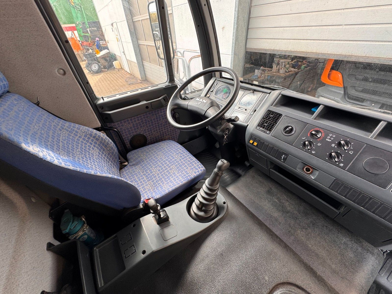 MAN 8.140 4X2 Pritsche Plane Original Km - Pressukapelli tavara-auto: kuva MAN 8.140 4X2 Pritsche Plane Original Km - Pressukapelli tavara-auto MAN 8.140 4X2 Pritsche Plane Original Km - Pressukapelli tavara-auto: kuva MAN 8.140 4X2 Pritsche Plane Original Km - Pressukapelli tavara-auto