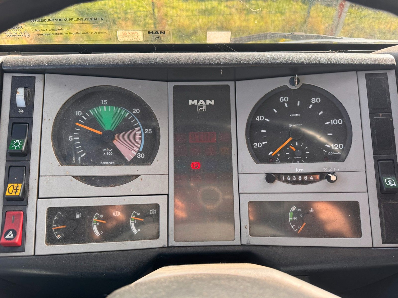 MAN 8.140 4X2 Pritsche Plane Original Km - Pressukapelli tavara-auto: kuva MAN 8.140 4X2 Pritsche Plane Original Km - Pressukapelli tavara-auto MAN 8.140 4X2 Pritsche Plane Original Km - Pressukapelli tavara-auto: kuva MAN 8.140 4X2 Pritsche Plane Original Km - Pressukapelli tavara-auto