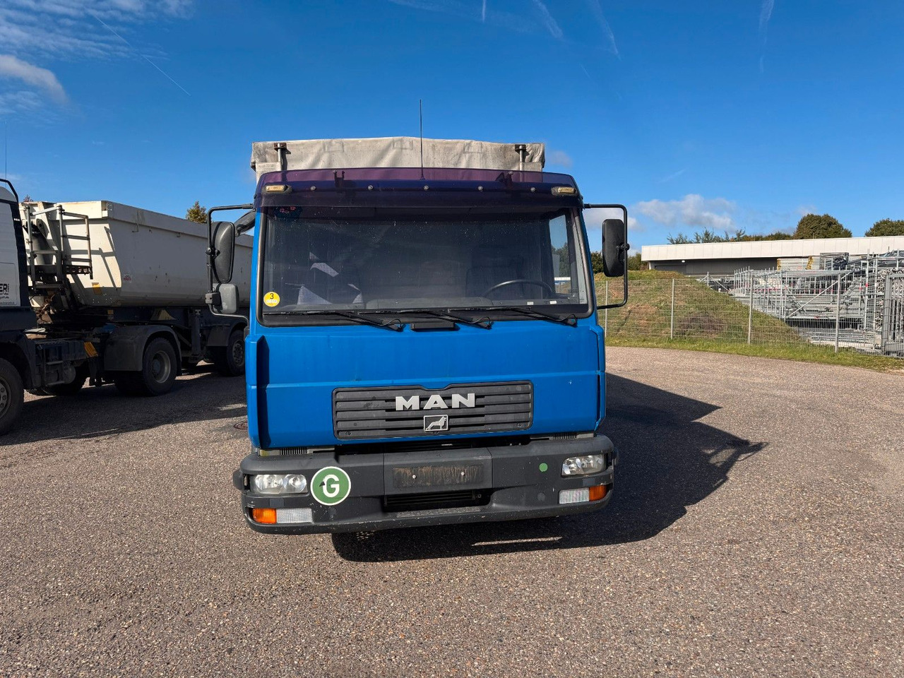 MAN 8.140 4X2 Pritsche Plane Original Km - Pressukapelli tavara-auto: kuva MAN 8.140 4X2 Pritsche Plane Original Km - Pressukapelli tavara-auto MAN 8.140 4X2 Pritsche Plane Original Km - Pressukapelli tavara-auto: kuva MAN 8.140 4X2 Pritsche Plane Original Km - Pressukapelli tavara-auto