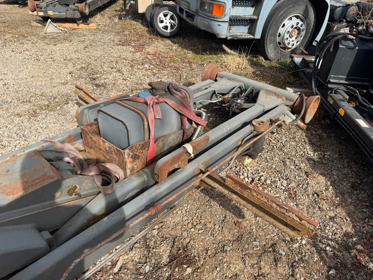 Meiller Abrollaufbau für 6X4 mit 3,90 Radstand - Koukkulava kuorma-auto: kuva Meiller Abrollaufbau für 6X4 mit 3,90 Radstand - Koukkulava kuorma-auto Meiller Abrollaufbau für 6X4 mit 3,90 Radstand - Koukkulava kuorma-auto: kuva Meiller Abrollaufbau für 6X4 mit 3,90 Radstand - Koukkulava kuorma-auto