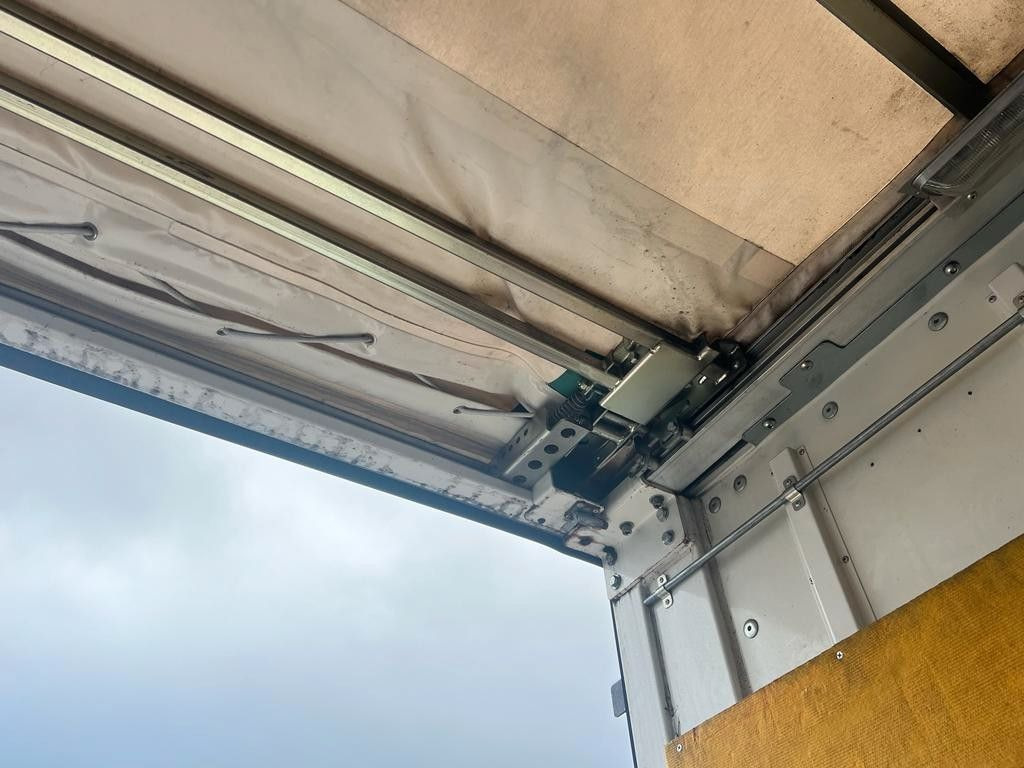 Pressukapelli kuorma-auto Mercedes-Benz 1324 4X2 Koffer Plane 6 to. Hebebühne Mercedes-Benz 1324 4X2 Koffer Plane 6 to. Hebebühne: kuva Pressukapelli kuorma-auto Mercedes-Benz 1324 4X2 Koffer Plane 6 to. Hebebühne Mercedes-Benz 1324 4X2 Koffer Plane 6 to. Hebebühne