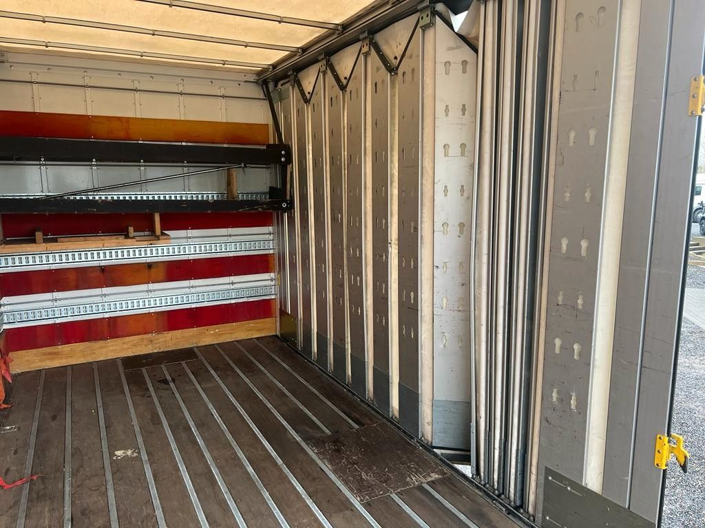 Pressukapelli kuorma-auto Mercedes-Benz 1324 4X2 Koffer Plane 6 to. Hebebühne Mercedes-Benz 1324 4X2 Koffer Plane 6 to. Hebebühne: kuva Pressukapelli kuorma-auto Mercedes-Benz 1324 4X2 Koffer Plane 6 to. Hebebühne Mercedes-Benz 1324 4X2 Koffer Plane 6 to. Hebebühne