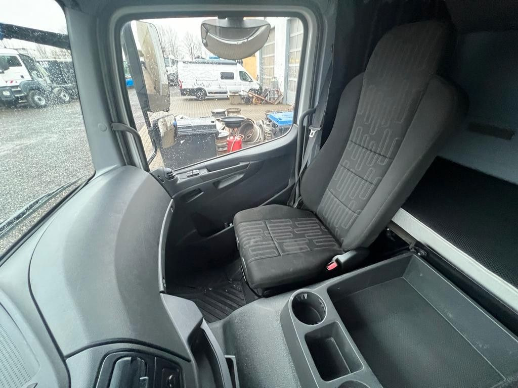 Pressukapelli kuorma-auto Mercedes-Benz 1324 4X2 Koffer Plane 6 to. Hebebühne Mercedes-Benz 1324 4X2 Koffer Plane 6 to. Hebebühne: kuva Pressukapelli kuorma-auto Mercedes-Benz 1324 4X2 Koffer Plane 6 to. Hebebühne Mercedes-Benz 1324 4X2 Koffer Plane 6 to. Hebebühne