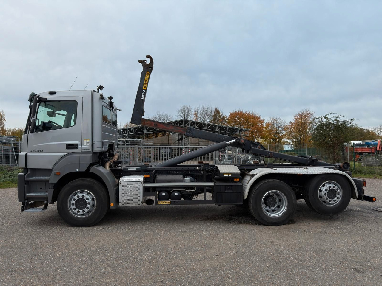 Mercedes-Benz 2540 L 6x2 Palfinger T20 mit hydr. Containerverr - Koukkulava kuorma-auto: kuva Mercedes-Benz 2540 L 6x2 Palfinger T20 mit hydr. Containerverr - Koukkulava kuorma-auto Mercedes-Benz 2540 L 6x2 Palfinger T20 mit hydr. Containerverr - Koukkulava kuorma-auto: kuva Mercedes-Benz 2540 L 6x2 Palfinger T20 mit hydr. Containerverr - Koukkulava kuorma-auto