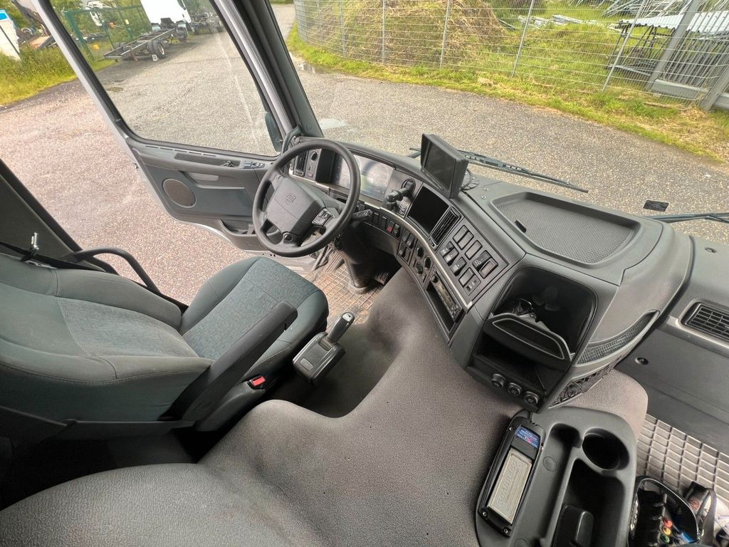 Volvo FM 420 6X2 Abroller mit Kran & Funk im Top Zust. - Nosturiauto, Koukkulava kuorma-auto: kuva Volvo FM 420 6X2 Abroller mit Kran & Funk im Top Zust. - Nosturiauto, Koukkulava kuorma-auto Volvo FM 420 6X2 Abroller mit Kran & Funk im Top Zust. - Nosturiauto, Koukkulava kuorma-auto: kuva Volvo FM 420 6X2 Abroller mit Kran & Funk im Top Zust. - Nosturiauto, Koukkulava kuorma-auto