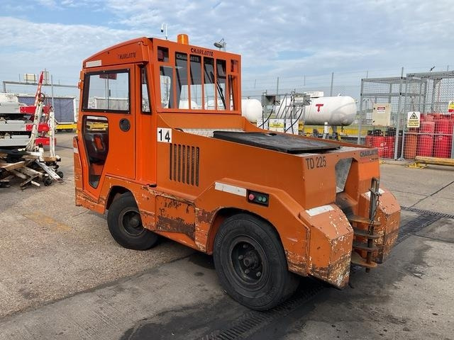 Charlatte TD225 - Vetotrukki: kuva Charlatte TD225 - Vetotrukki Charlatte TD225 - Vetotrukki: kuva Charlatte TD225 - Vetotrukki