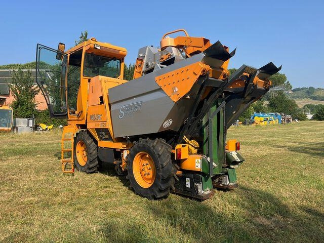 Pellenc MAV 3125 - Viinin korjuukone: kuva Pellenc MAV 3125 - Viinin korjuukone Pellenc MAV 3125 - Viinin korjuukone: kuva Pellenc MAV 3125 - Viinin korjuukone