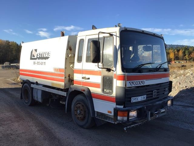 Volvo FL611 - Lakaisuauto: kuva Volvo FL611 - Lakaisuauto Volvo FL611 - Lakaisuauto: kuva Volvo FL611 - Lakaisuauto