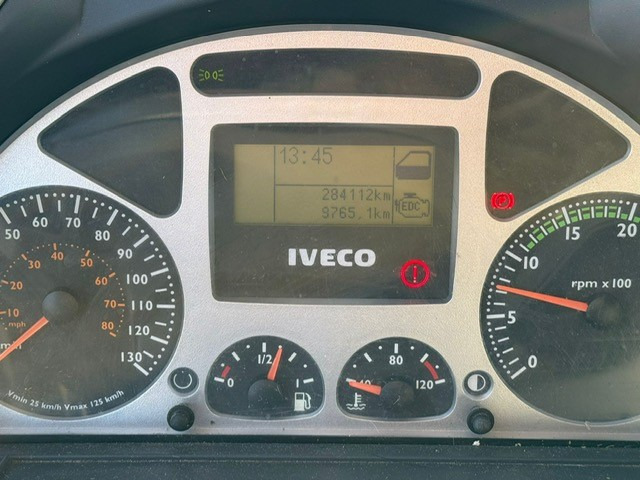 Eläinten kuljetus kuorma-auto kuljetusta varten eläimet IVECO 75E: kuva Eläinten kuljetus kuorma-auto kuljetusta varten eläimet IVECO 75E