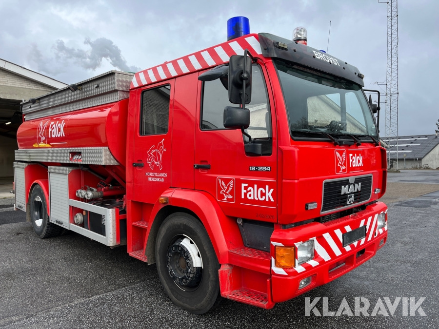 Kabine tankvogn MAN 18-284 - 8000 Liter - Kuorma-auto: kuva kabine tankvogn MAN 18-284 - 8000 Liter - Kuorma-auto Kabine tankvogn MAN 18-284 - 8000 Liter - Kuorma-auto: kuva kabine tankvogn MAN 18-284 - 8000 Liter - Kuorma-auto