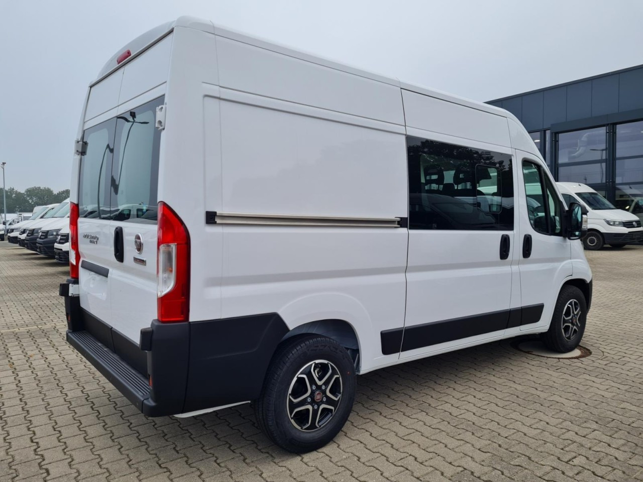 Fiat Ducato 35 Kasten Doka 7-Sitze 2x Schiebetür Maxi L2H2 - Pakettiauto, Jatko-ohjaamo kevyt kuorma-auto: kuva Fiat Ducato 35 Kasten Doka 7-Sitze 2x Schiebetür Maxi L2H2 - Pakettiauto, Jatko-ohjaamo kevyt kuorma-auto Fiat Ducato 35 Kasten Doka 7-Sitze 2x Schiebetür Maxi L2H2 - Pakettiauto, Jatko-ohjaamo kevyt kuorma-auto: kuva Fiat Ducato 35 Kasten Doka 7-Sitze 2x Schiebetür Maxi L2H2 - Pakettiauto, Jatko-ohjaamo kevyt kuorma-auto