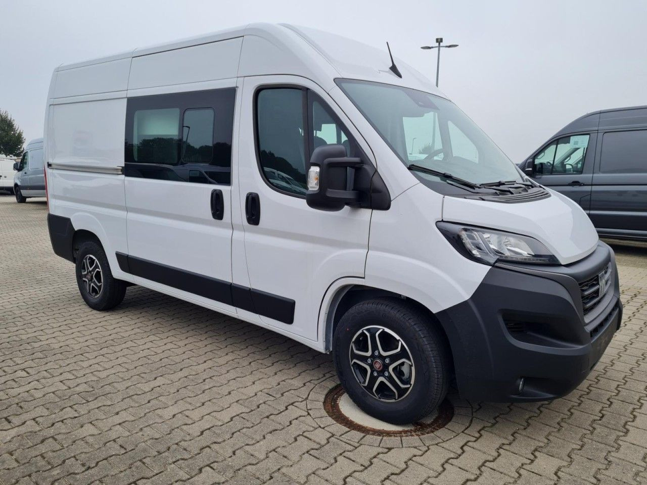 Fiat Ducato 35 Kasten Doka 7-Sitze 2x Schiebetür Maxi - Pakettiauto, Jatko-ohjaamo kevyt kuorma-auto: kuva Fiat Ducato 35 Kasten Doka 7-Sitze 2x Schiebetür Maxi - Pakettiauto, Jatko-ohjaamo kevyt kuorma-auto Fiat Ducato 35 Kasten Doka 7-Sitze 2x Schiebetür Maxi - Pakettiauto, Jatko-ohjaamo kevyt kuorma-auto: kuva Fiat Ducato 35 Kasten Doka 7-Sitze 2x Schiebetür Maxi - Pakettiauto, Jatko-ohjaamo kevyt kuorma-auto