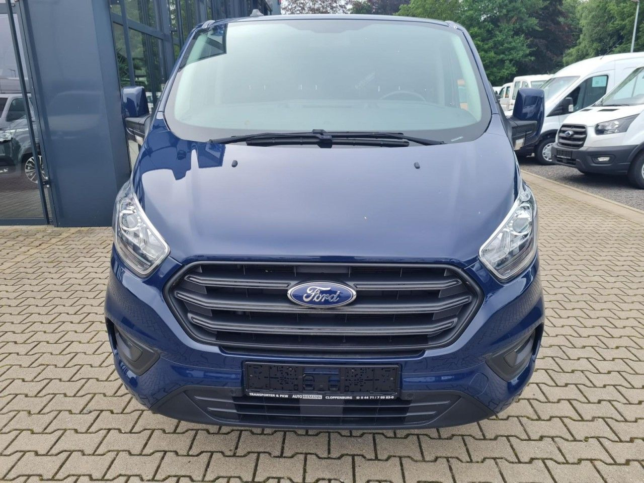 Ford Custom Kombi 320 L2 Trend 9 Sitze KLIMA 4 Stck - Pikkubussi: kuva Ford Custom Kombi 320 L2 Trend 9 Sitze KLIMA 4 Stck - Pikkubussi Ford Custom Kombi 320 L2 Trend 9 Sitze KLIMA 4 Stck - Pikkubussi: kuva Ford Custom Kombi 320 L2 Trend 9 Sitze KLIMA 4 Stck - Pikkubussi