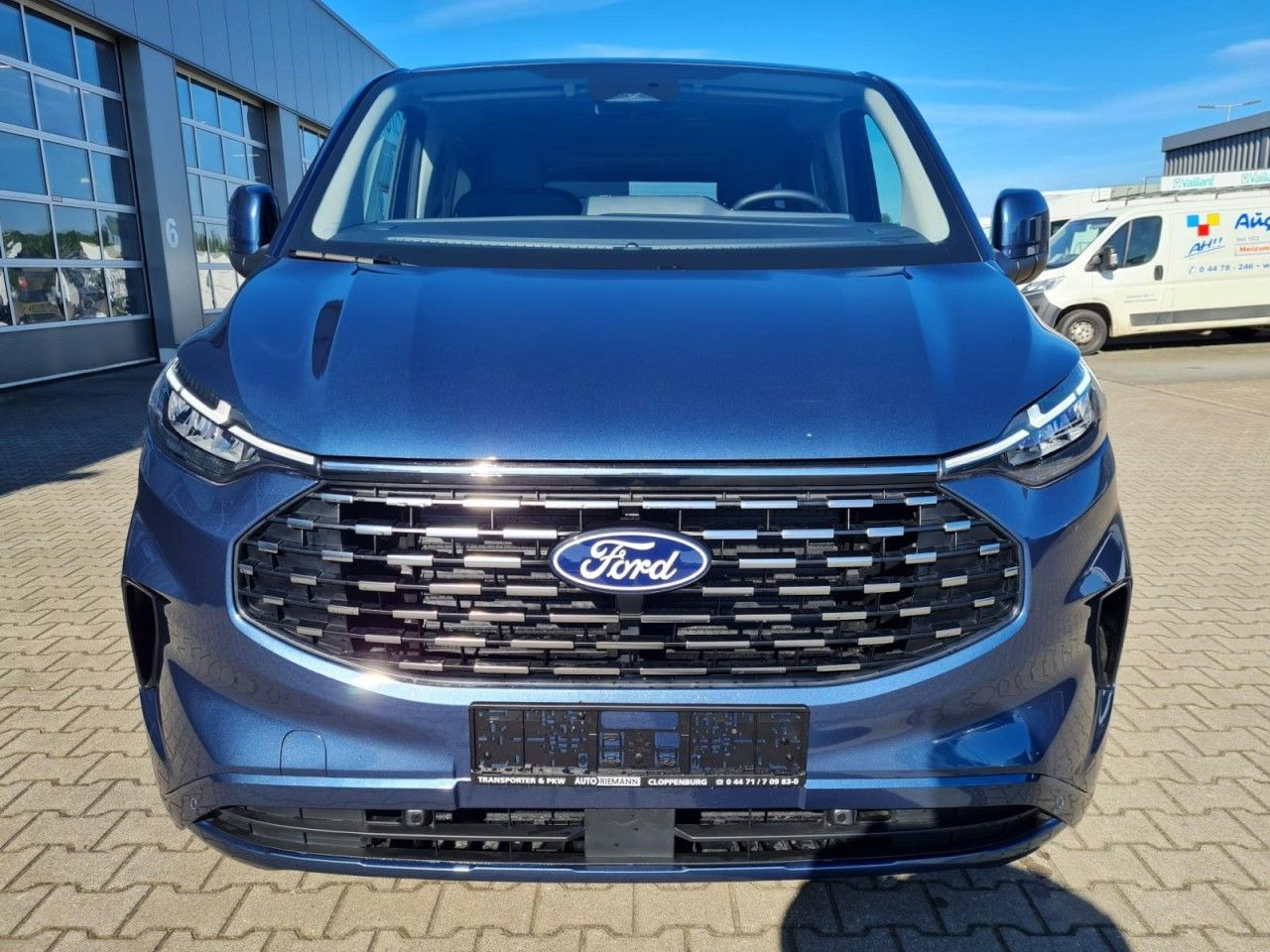 Ford Tourneo Custom 320 Titanium L1 AG 8-Sitze LED KA - Pikkubussi: kuva Ford Tourneo Custom 320 Titanium L1 AG 8-Sitze LED KA - Pikkubussi Ford Tourneo Custom 320 Titanium L1 AG 8-Sitze LED KA - Pikkubussi: kuva Ford Tourneo Custom 320 Titanium L1 AG 8-Sitze LED KA - Pikkubussi