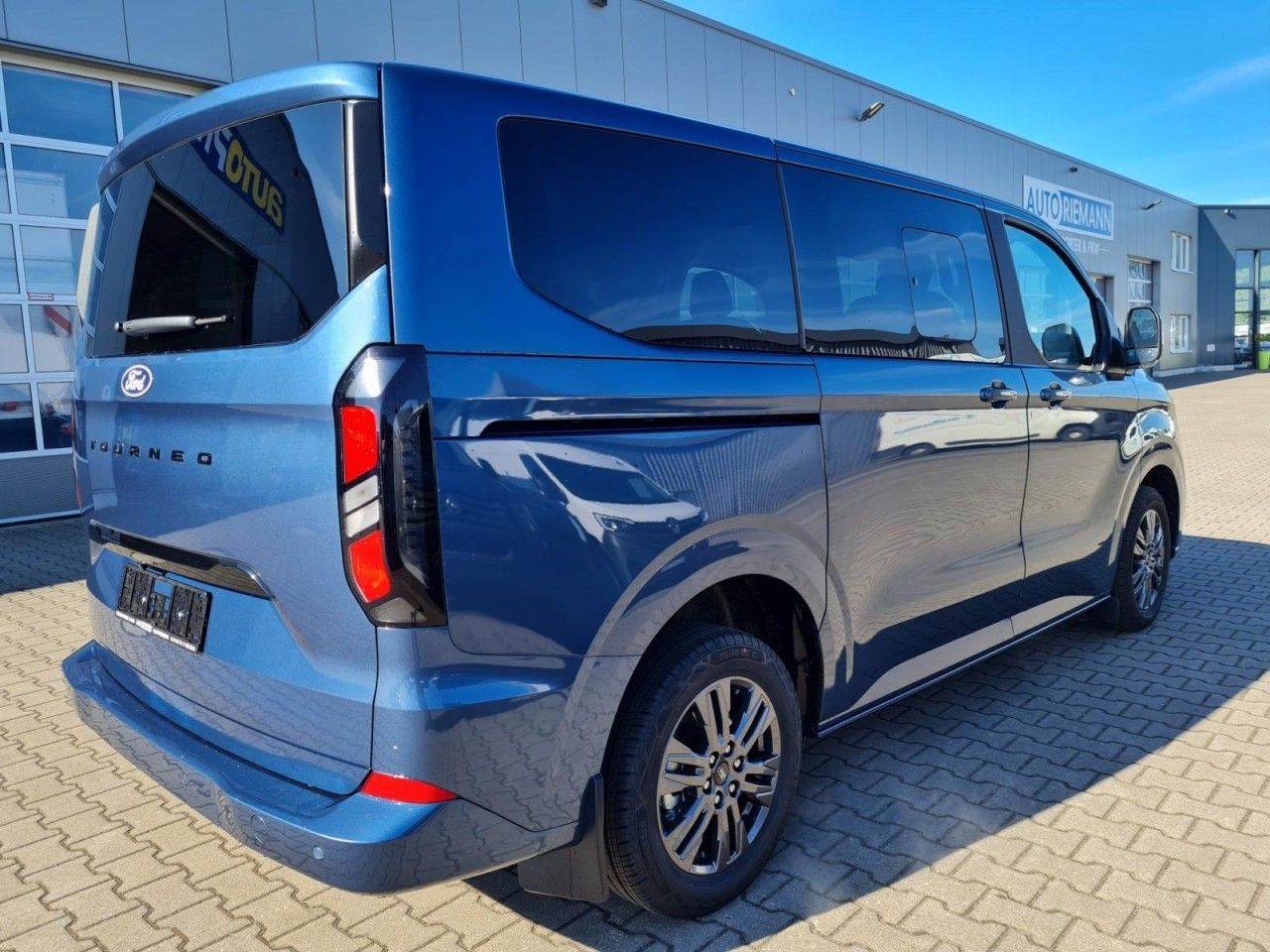 Ford Tourneo Custom 320 Titanium L1 AG 8-Sitze LED KA - Pikkubussi: kuva Ford Tourneo Custom 320 Titanium L1 AG 8-Sitze LED KA - Pikkubussi Ford Tourneo Custom 320 Titanium L1 AG 8-Sitze LED KA - Pikkubussi: kuva Ford Tourneo Custom 320 Titanium L1 AG 8-Sitze LED KA - Pikkubussi
