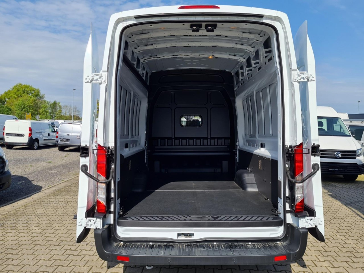 Ford Transit 350 Kasten L4H3 Doka Trend Mixto RWD - Pakettiauto, Jatko-ohjaamo kevyt kuorma-auto: kuva Ford Transit 350 Kasten L4H3 Doka Trend Mixto RWD - Pakettiauto, Jatko-ohjaamo kevyt kuorma-auto Ford Transit 350 Kasten L4H3 Doka Trend Mixto RWD - Pakettiauto, Jatko-ohjaamo kevyt kuorma-auto: kuva Ford Transit 350 Kasten L4H3 Doka Trend Mixto RWD - Pakettiauto, Jatko-ohjaamo kevyt kuorma-auto