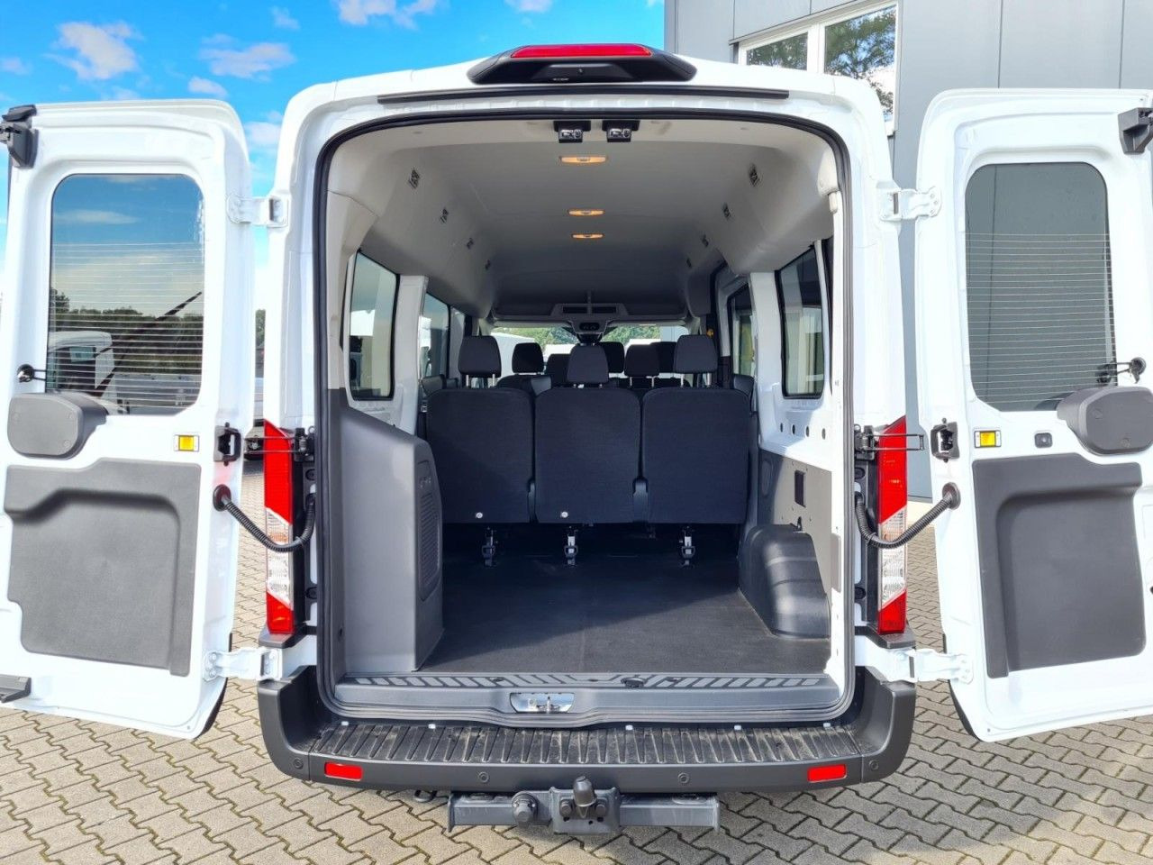 Ford Transit 350 Kombi TDCi L3 Trend 9 Sitzer AUTOMAT - Pikkubussi: kuva Ford Transit 350 Kombi TDCi L3 Trend 9 Sitzer AUTOMAT - Pikkubussi Ford Transit 350 Kombi TDCi L3 Trend 9 Sitzer AUTOMAT - Pikkubussi: kuva Ford Transit 350 Kombi TDCi L3 Trend 9 Sitzer AUTOMAT - Pikkubussi