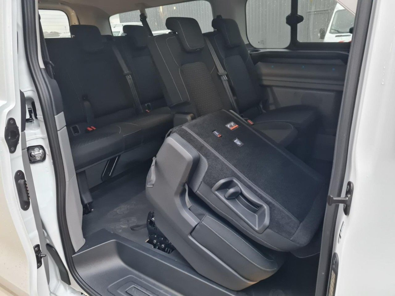 Henkilöauto Ford Transit Custom Kombi 320 L2 Trend 9 Sitze KAMERA: kuva Henkilöauto Ford Transit Custom Kombi 320 L2 Trend 9 Sitze KAMERA