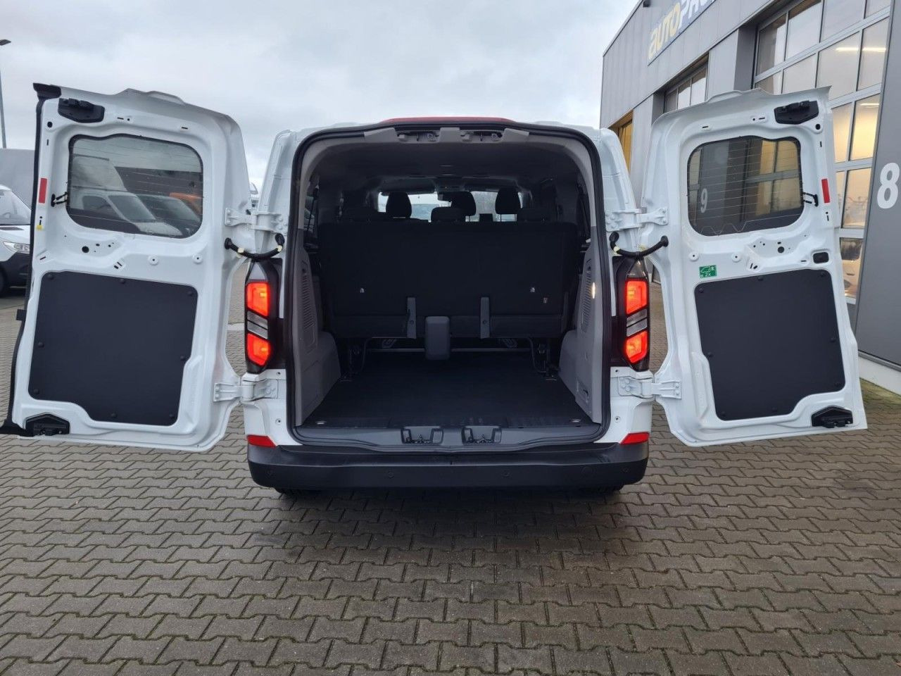 Ford Transit Custom Kombi 320 L2 Trend 9 Sitze KAMERA - Henkilöauto: kuva Ford Transit Custom Kombi 320 L2 Trend 9 Sitze KAMERA - Henkilöauto Ford Transit Custom Kombi 320 L2 Trend 9 Sitze KAMERA - Henkilöauto: kuva Ford Transit Custom Kombi 320 L2 Trend 9 Sitze KAMERA - Henkilöauto