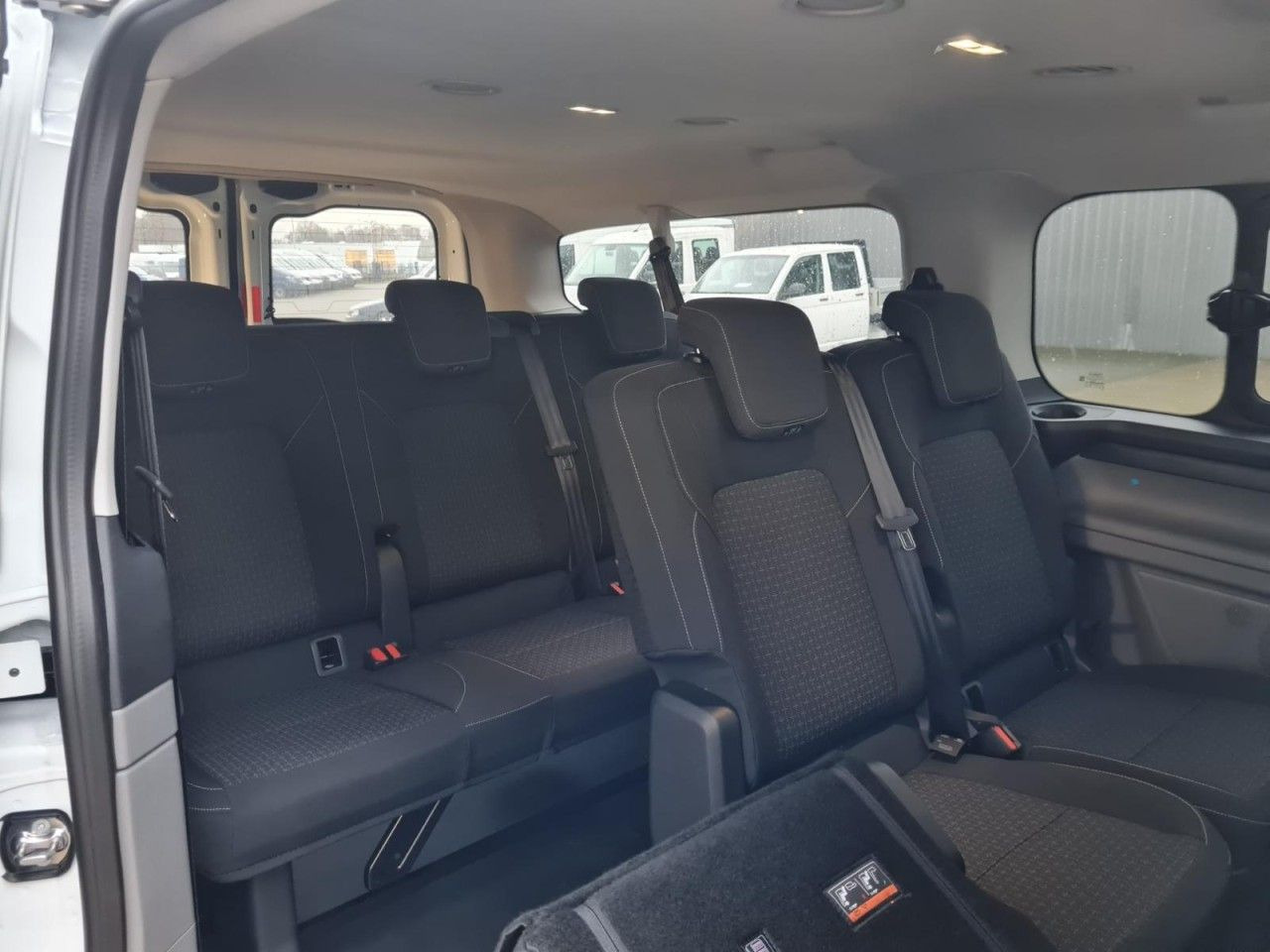 Henkilöauto Ford Transit Custom Kombi 320 L2 Trend 9 Sitze KAMERA: kuva Henkilöauto Ford Transit Custom Kombi 320 L2 Trend 9 Sitze KAMERA