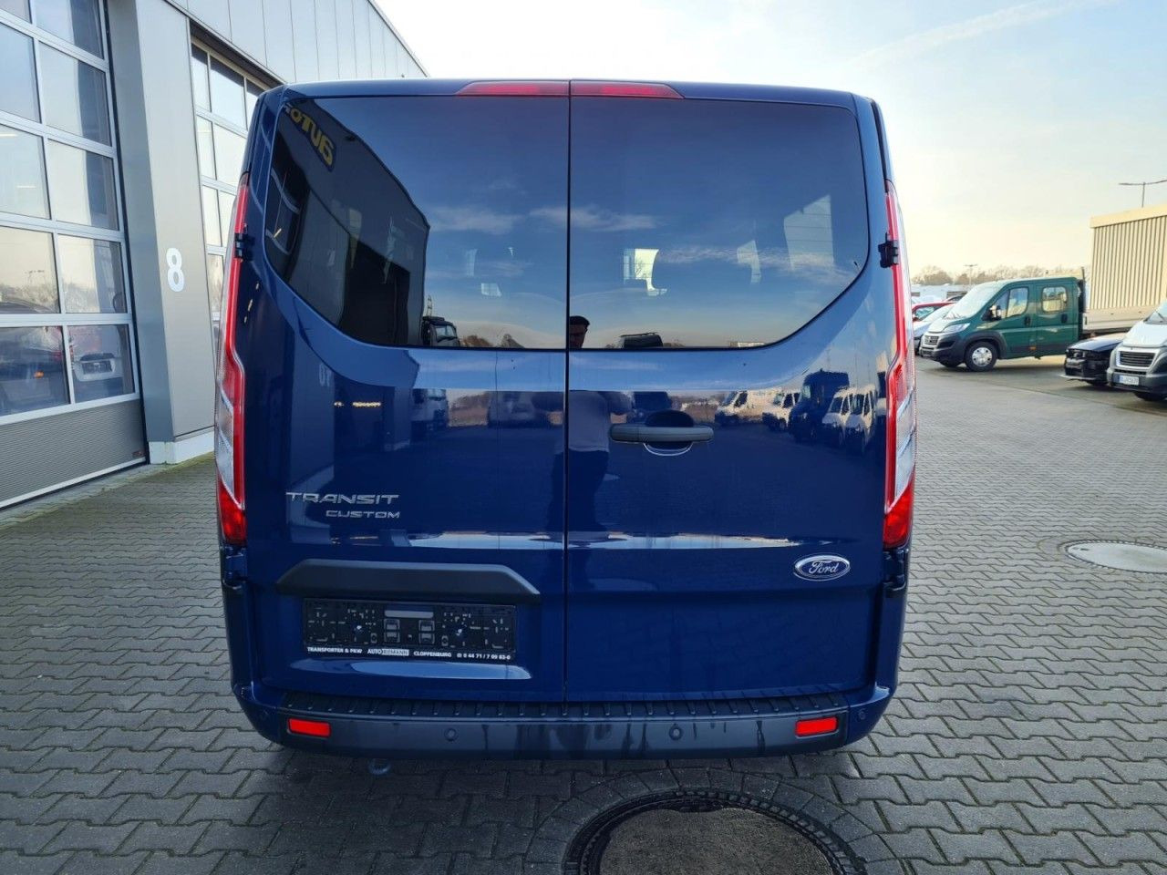 Ford Transit Custom Kombi 320 L2 Trend 9 Sitze KLIMA - Pikkubussi: kuva Ford Transit Custom Kombi 320 L2 Trend 9 Sitze KLIMA - Pikkubussi Ford Transit Custom Kombi 320 L2 Trend 9 Sitze KLIMA - Pikkubussi: kuva Ford Transit Custom Kombi 320 L2 Trend 9 Sitze KLIMA - Pikkubussi