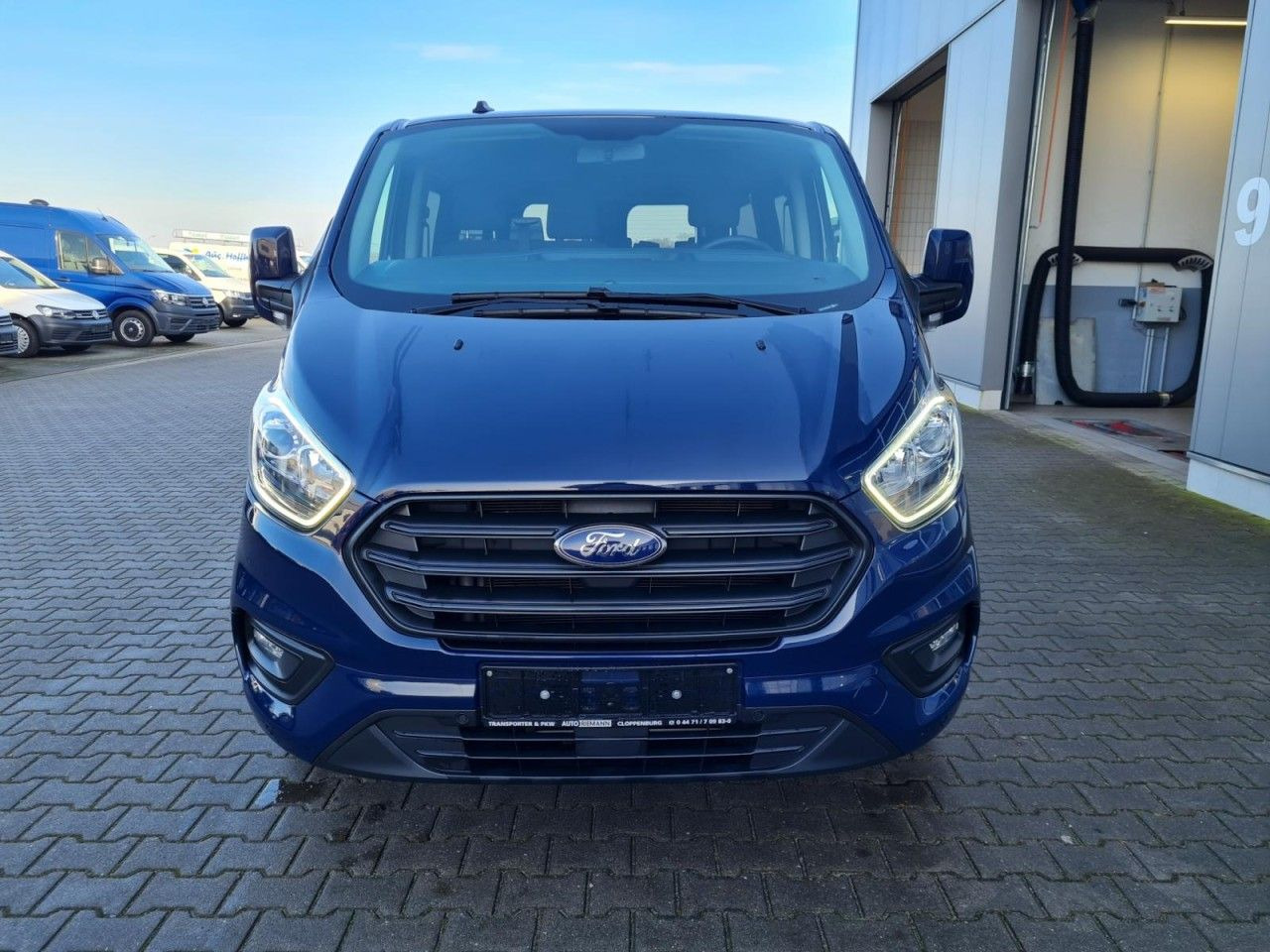 Ford Transit Custom Kombi 320 L2 Trend 9 Sitze KLIMA - Pikkubussi: kuva Ford Transit Custom Kombi 320 L2 Trend 9 Sitze KLIMA - Pikkubussi Ford Transit Custom Kombi 320 L2 Trend 9 Sitze KLIMA - Pikkubussi: kuva Ford Transit Custom Kombi 320 L2 Trend 9 Sitze KLIMA - Pikkubussi