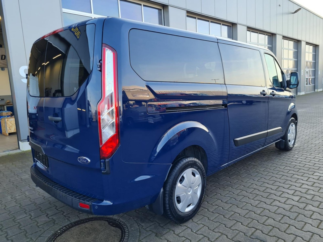 Ford Transit Custom Kombi 320 L2 Trend 9 Sitze PDC - Minibussi, Pikkubussi: kuva Ford Transit Custom Kombi 320 L2 Trend 9 Sitze PDC - Minibussi, Pikkubussi Ford Transit Custom Kombi 320 L2 Trend 9 Sitze PDC - Minibussi, Pikkubussi: kuva Ford Transit Custom Kombi 320 L2 Trend 9 Sitze PDC - Minibussi, Pikkubussi