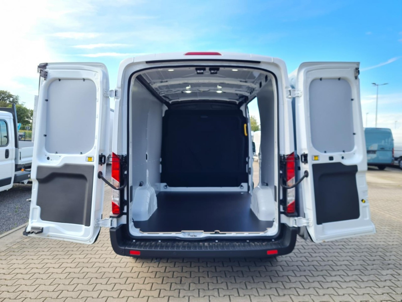 Ford Transit Kasten TDCi L2H2 Trend Klima Holzverkleid. - Pieni pakettiauto: kuva Ford Transit Kasten TDCi L2H2 Trend Klima Holzverkleid. - Pieni pakettiauto Ford Transit Kasten TDCi L2H2 Trend Klima Holzverkleid. - Pieni pakettiauto: kuva Ford Transit Kasten TDCi L2H2 Trend Klima Holzverkleid. - Pieni pakettiauto