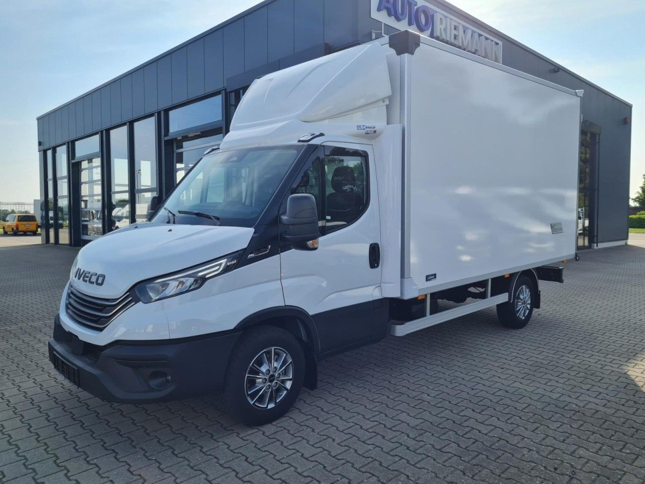 Iveco Daily 35S18 3.0 Koffer Hi Matic LM KAMERA NAVI - Jakeluauto: kuva Iveco Daily 35S18 3.0 Koffer Hi Matic LM KAMERA NAVI - Jakeluauto Iveco Daily 35S18 3.0 Koffer Hi Matic LM KAMERA NAVI - Jakeluauto: kuva Iveco Daily 35S18 3.0 Koffer Hi Matic LM KAMERA NAVI - Jakeluauto