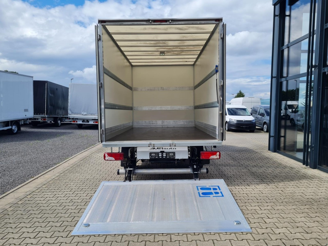Mercedes-Benz Sprinter 315 CDI Koffer LBW RWD KLIMA TEMPOMAT - Jakeluauto: kuva Mercedes-Benz Sprinter 315 CDI Koffer LBW RWD KLIMA TEMPOMAT - Jakeluauto Mercedes-Benz Sprinter 315 CDI Koffer LBW RWD KLIMA TEMPOMAT - Jakeluauto: kuva Mercedes-Benz Sprinter 315 CDI Koffer LBW RWD KLIMA TEMPOMAT - Jakeluauto
