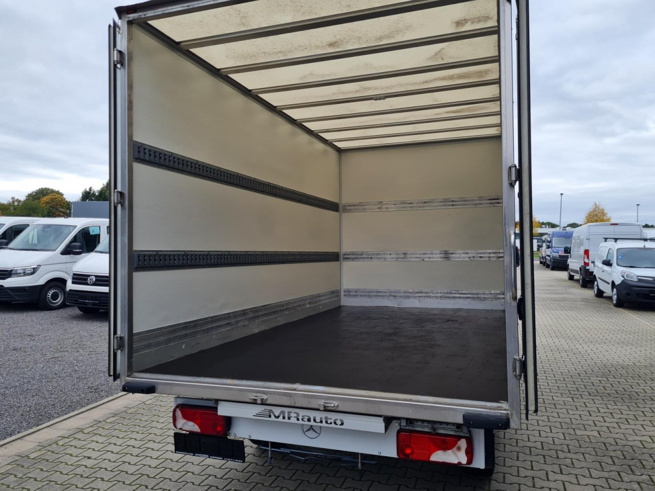 Jakeluauto Mercedes-Benz Sprinter 315 CDI Koffer RWD KLIMA TEMPOMAT: kuva Jakeluauto Mercedes-Benz Sprinter 315 CDI Koffer RWD KLIMA TEMPOMAT