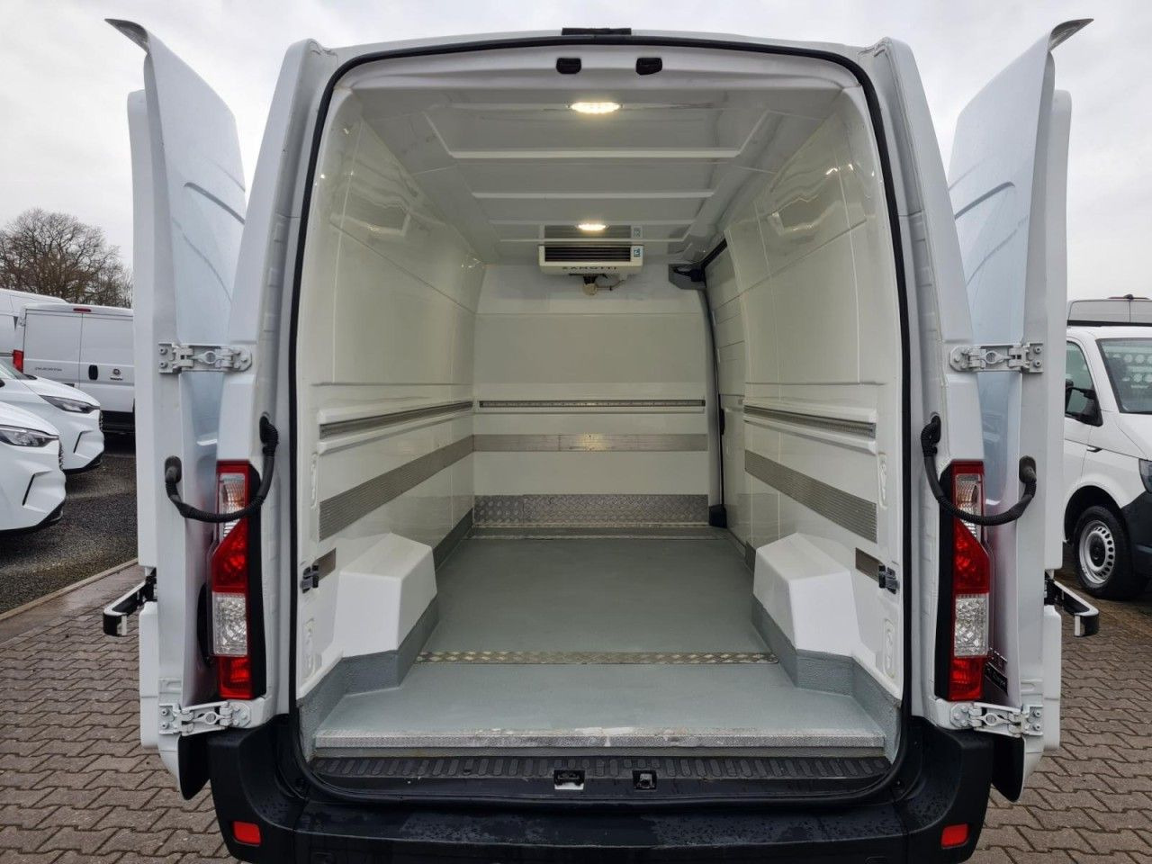 Renault Master 3.5t Kühlkasten L3H2 Stand+Fahrkühlung ER - Kylmäauto: kuva Renault Master 3.5t Kühlkasten L3H2 Stand+Fahrkühlung ER - Kylmäauto Renault Master 3.5t Kühlkasten L3H2 Stand+Fahrkühlung ER - Kylmäauto: kuva Renault Master 3.5t Kühlkasten L3H2 Stand+Fahrkühlung ER - Kylmäauto