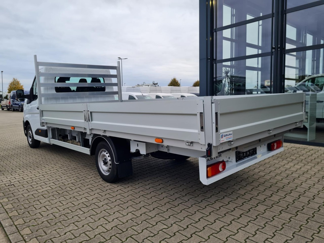 Leasing  Renault Master 35 Pritsche extra lang 4.85 m KLIMA TEMPOMAT Renault Master 35 Pritsche extra lang 4.85 m KLIMA TEMPOMAT: kuva Leasing  Renault Master 35 Pritsche extra lang 4.85 m KLIMA TEMPOMAT Renault Master 35 Pritsche extra lang 4.85 m KLIMA TEMPOMAT