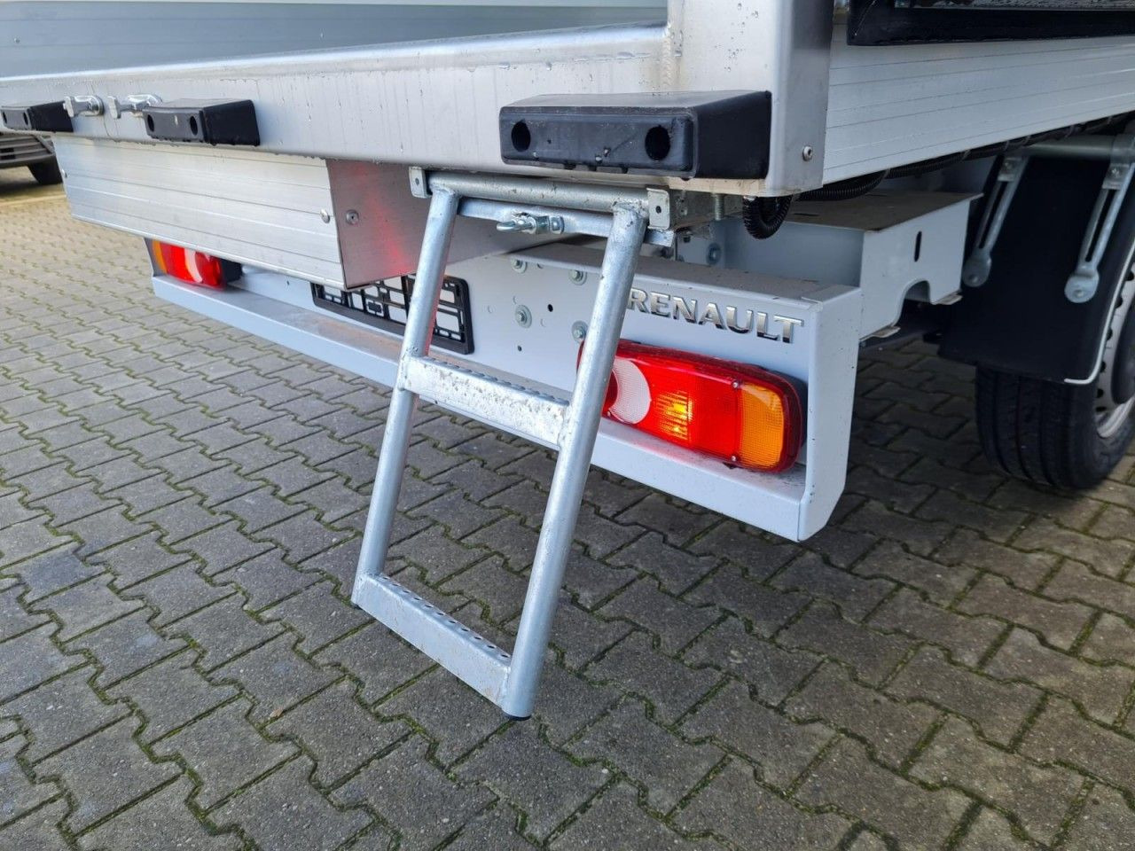 Kylmäauto Renault Master Kühlkoffer STAND+FAHRKÜHL THERMOKING DRUC: kuva Kylmäauto Renault Master Kühlkoffer STAND+FAHRKÜHL THERMOKING DRUC