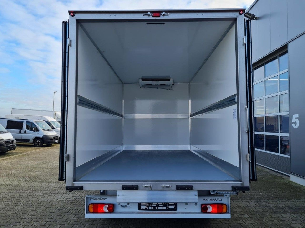 Kylmäauto Renault Master Kühlkoffer STAND+FAHRKÜHL THERMOKING DRUC: kuva Kylmäauto Renault Master Kühlkoffer STAND+FAHRKÜHL THERMOKING DRUC