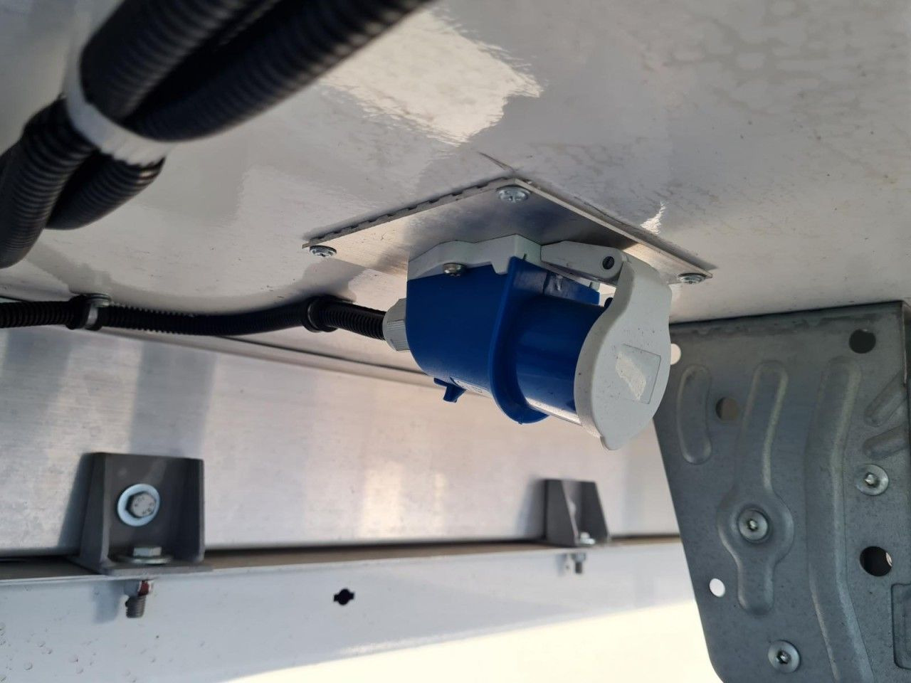 Kylmäauto Renault Master Kühlkoffer STAND+FAHRKÜHL THERMOKING DRUC: kuva Kylmäauto Renault Master Kühlkoffer STAND+FAHRKÜHL THERMOKING DRUC