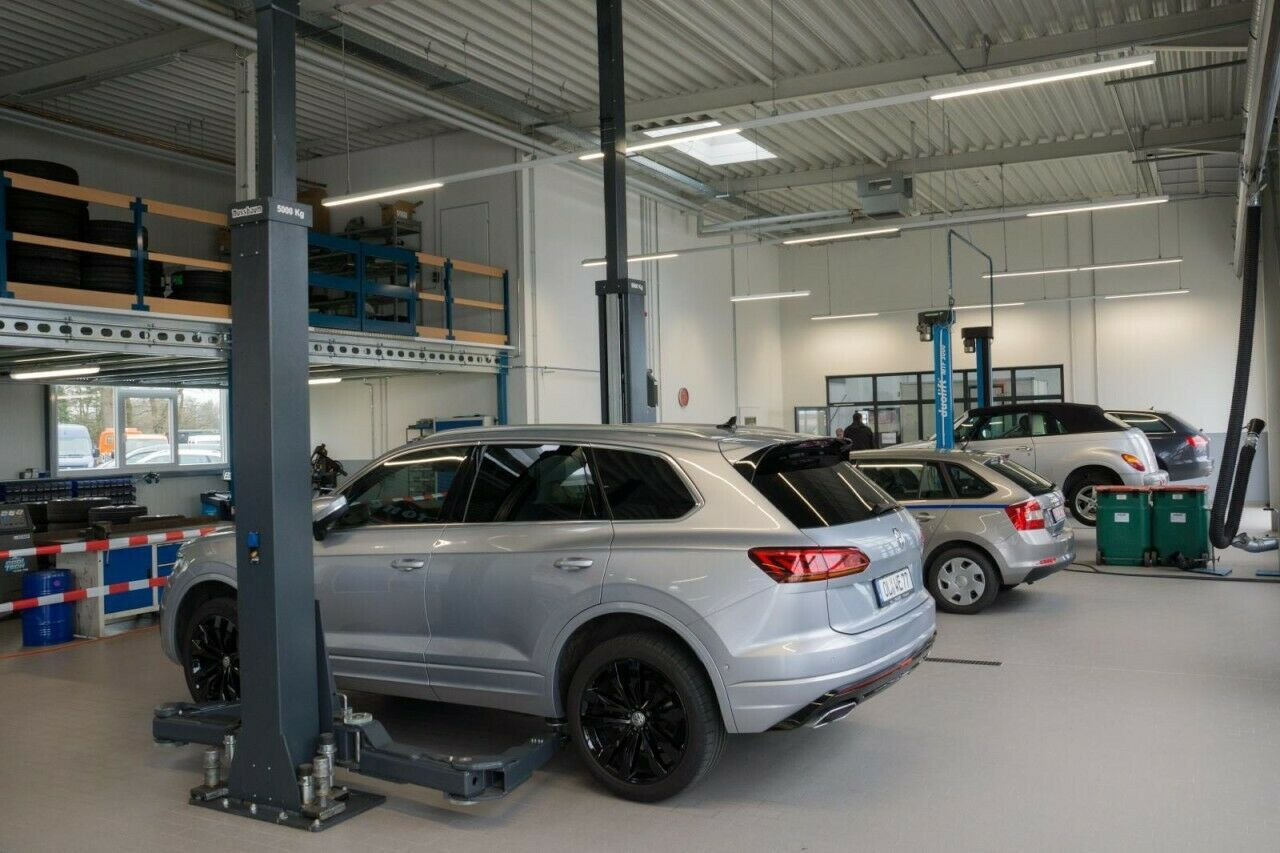 Avolava pakettiauto Volkswagen Crafter 35 Doka MR 7-Sitze AHK KLIMA KOMFORT: kuva Avolava pakettiauto Volkswagen Crafter 35 Doka MR 7-Sitze AHK KLIMA KOMFORT