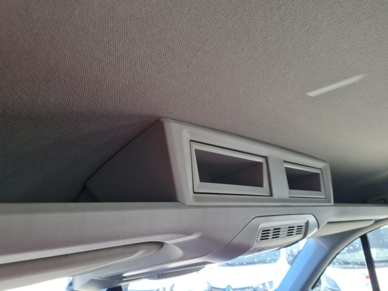 Avolava pakettiauto Volkswagen Crafter 35 Doka MR 7-Sitze AHK KLIMA KOMFORT: kuva Avolava pakettiauto Volkswagen Crafter 35 Doka MR 7-Sitze AHK KLIMA KOMFORT