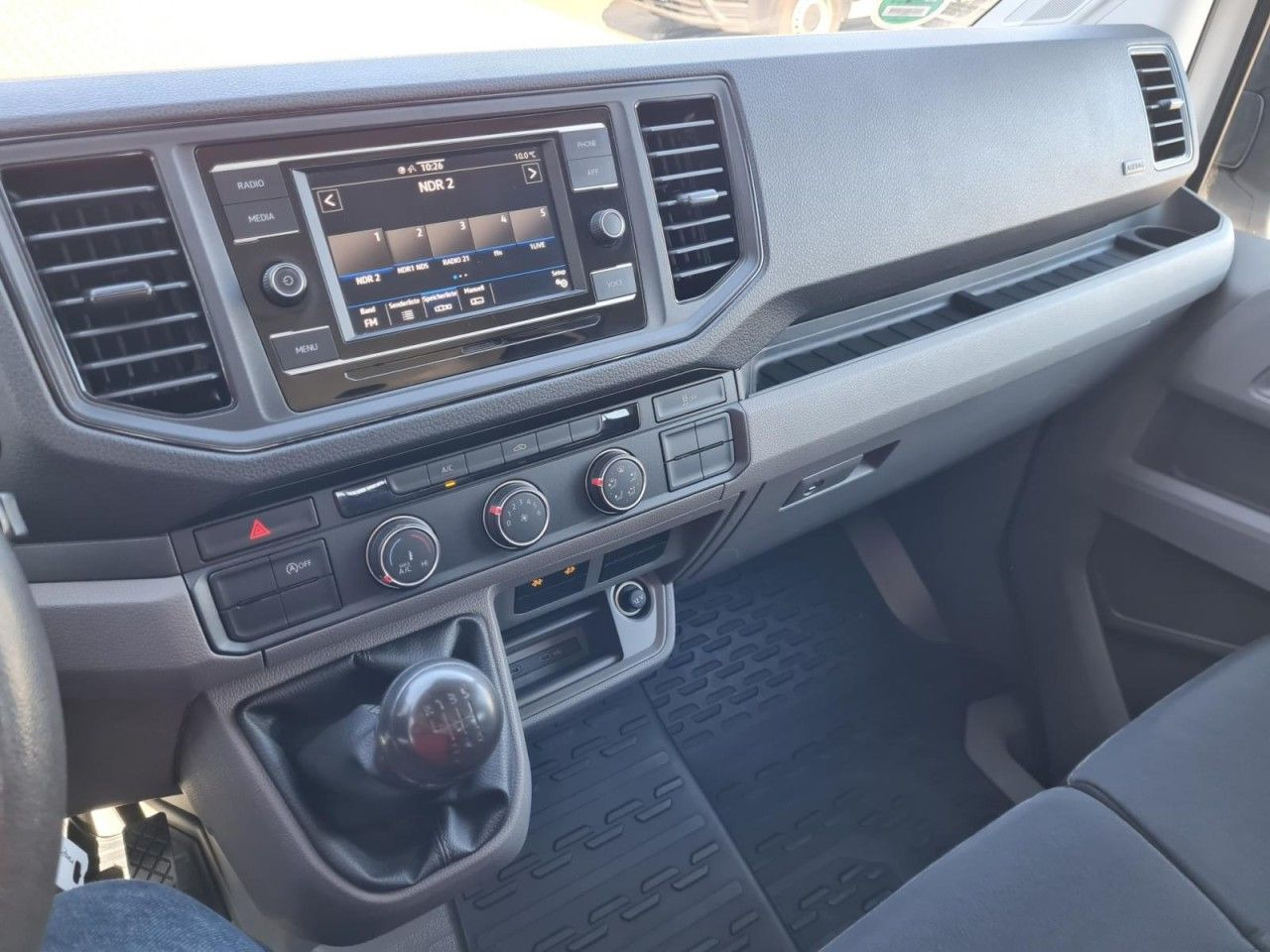 Avolava pakettiauto Volkswagen Crafter 35 Doka MR 7-Sitze AHK KLIMA KOMFORT: kuva Avolava pakettiauto Volkswagen Crafter 35 Doka MR 7-Sitze AHK KLIMA KOMFORT