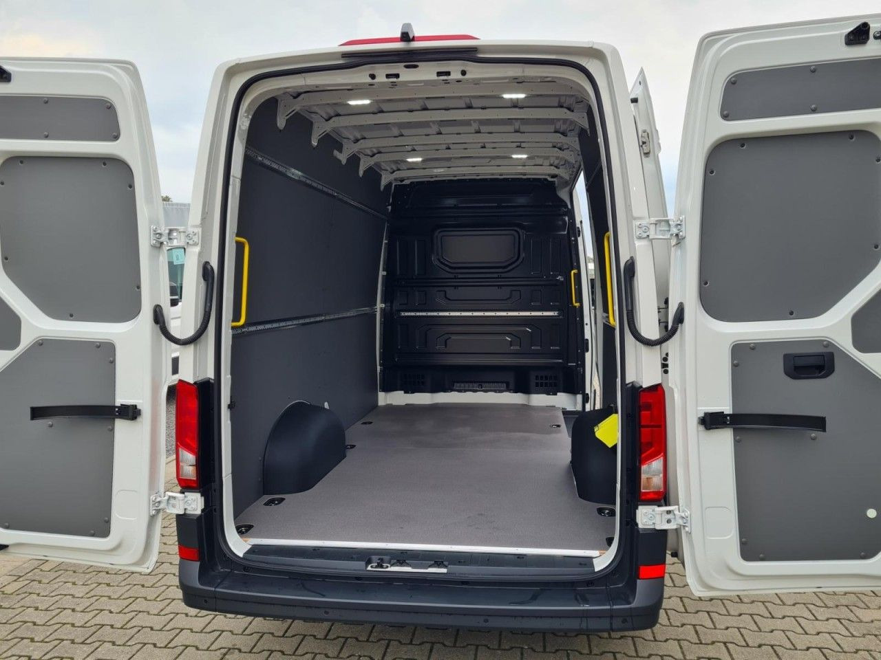 Volkswagen Crafter 35 Kasten TDI L3H3 LED TEMPOMAT AUTOMATI - Pakettiauto: kuva Volkswagen Crafter 35 Kasten TDI L3H3 LED TEMPOMAT AUTOMATI - Pakettiauto Volkswagen Crafter 35 Kasten TDI L3H3 LED TEMPOMAT AUTOMATI - Pakettiauto: kuva Volkswagen Crafter 35 Kasten TDI L3H3 LED TEMPOMAT AUTOMATI - Pakettiauto