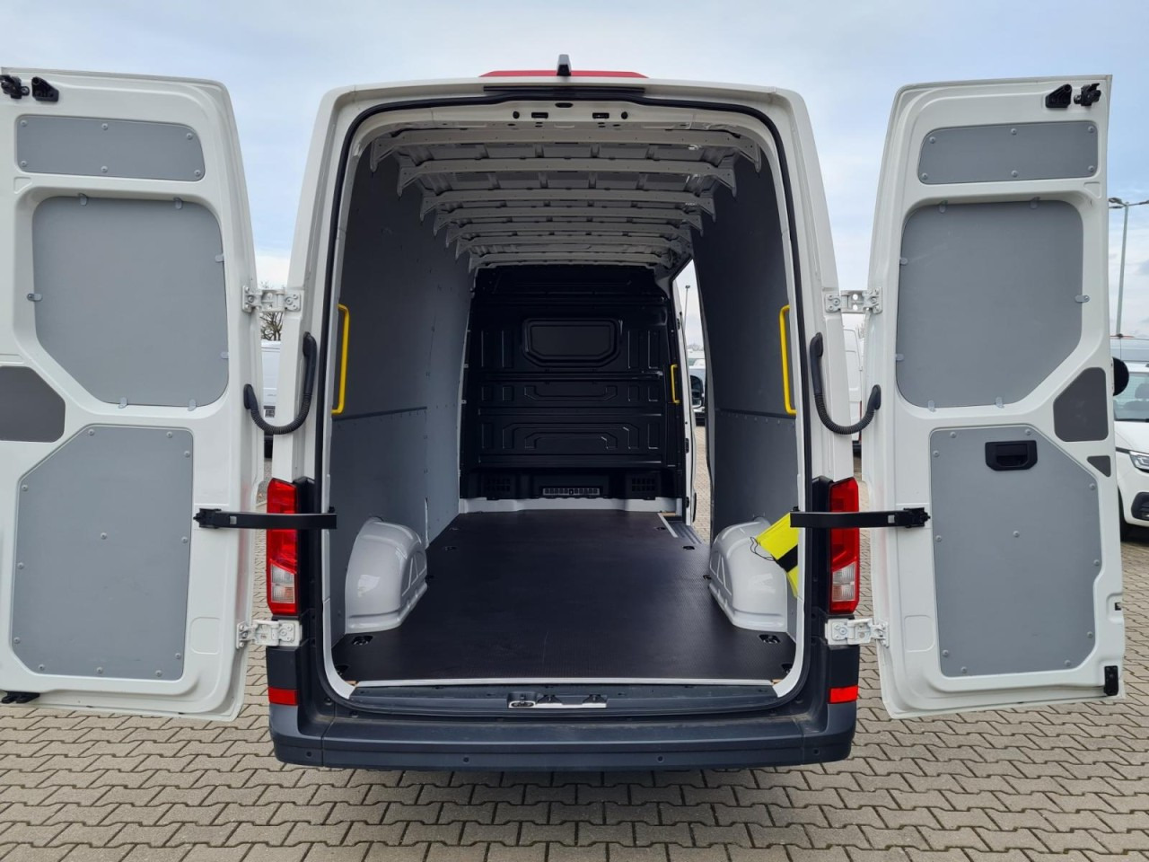 Volkswagen Crafter 35 Kasten lang L4H3 KLIMA NAVI_APP HOLZBODEN - Pakettiauto: kuva Volkswagen Crafter 35 Kasten lang L4H3 KLIMA NAVI_APP HOLZBODEN - Pakettiauto Volkswagen Crafter 35 Kasten lang L4H3 KLIMA NAVI_APP HOLZBODEN - Pakettiauto: kuva Volkswagen Crafter 35 Kasten lang L4H3 KLIMA NAVI_APP HOLZBODEN - Pakettiauto