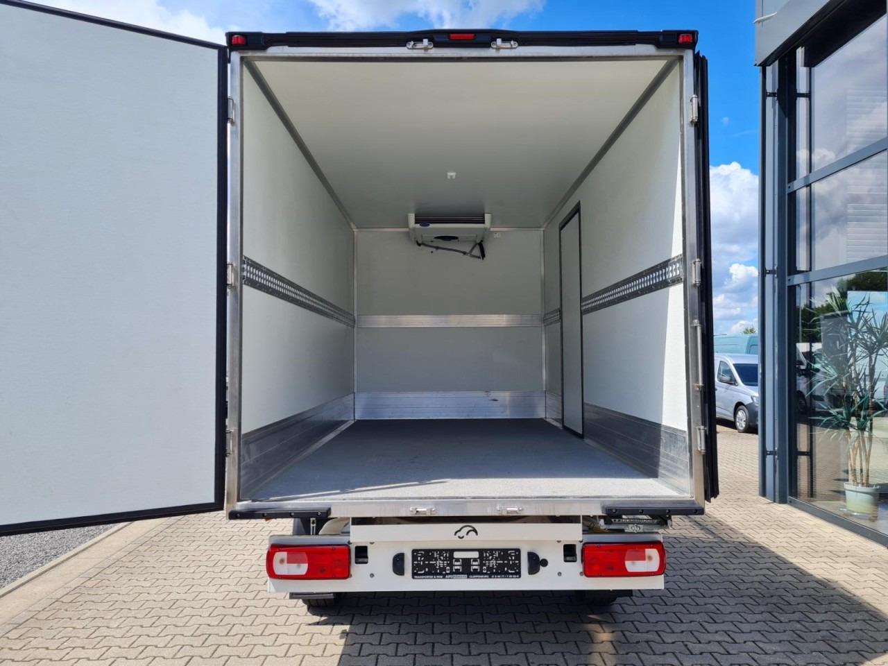 Volkswagen Crafter 35 Kühlkoffer Carrier Viento 300 NAVI/APP - Kylmäauto: kuva Volkswagen Crafter 35 Kühlkoffer Carrier Viento 300 NAVI/APP - Kylmäauto Volkswagen Crafter 35 Kühlkoffer Carrier Viento 300 NAVI/APP - Kylmäauto: kuva Volkswagen Crafter 35 Kühlkoffer Carrier Viento 300 NAVI/APP - Kylmäauto