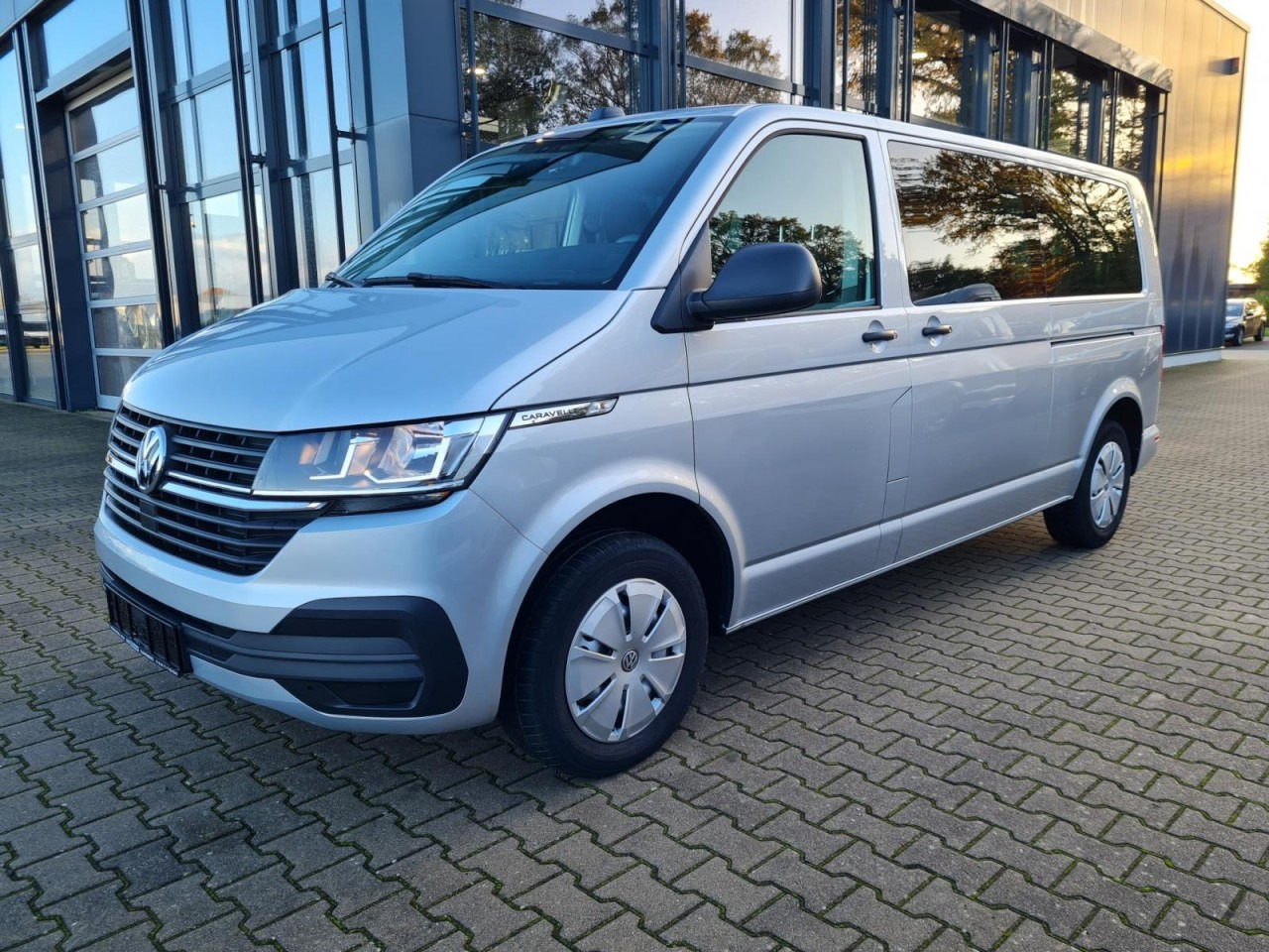 Volkswagen T6.1 Caravelle TDI lang 9 Sitzer 2 Schiebetüren Trendl. - Minibussi, Pikkubussi: kuva Volkswagen T6.1 Caravelle TDI lang 9 Sitzer 2 Schiebetüren Trendl. - Minibussi, Pikkubussi Volkswagen T6.1 Caravelle TDI lang 9 Sitzer 2 Schiebetüren Trendl. - Minibussi, Pikkubussi: kuva Volkswagen T6.1 Caravelle TDI lang 9 Sitzer 2 Schiebetüren Trendl. - Minibussi, Pikkubussi