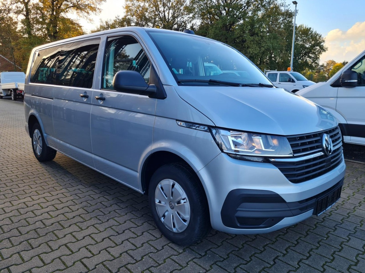 Volkswagen T6.1 Caravelle TDI lang 9 Sitzer 2 Schiebetüren Trendl. - Minibussi, Pikkubussi: kuva Volkswagen T6.1 Caravelle TDI lang 9 Sitzer 2 Schiebetüren Trendl. - Minibussi, Pikkubussi Volkswagen T6.1 Caravelle TDI lang 9 Sitzer 2 Schiebetüren Trendl. - Minibussi, Pikkubussi: kuva Volkswagen T6.1 Caravelle TDI lang 9 Sitzer 2 Schiebetüren Trendl. - Minibussi, Pikkubussi