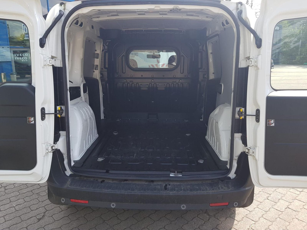 Fiat Doblo Kastenwagen SX 1.3 Klima, Radio mit Nav... - Pikkubussi: kuva Fiat Doblo Kastenwagen SX 1.3 Klima, Radio mit Nav... - Pikkubussi Fiat Doblo Kastenwagen SX 1.3 Klima, Radio mit Nav... - Pikkubussi: kuva Fiat Doblo Kastenwagen SX 1.3 Klima, Radio mit Nav... - Pikkubussi